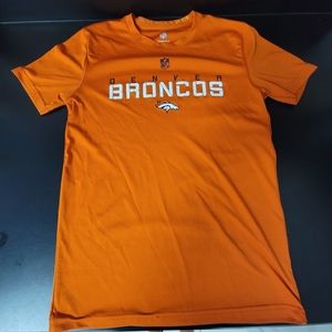 NFL team apparel Denver Broncos boys medium Drifit shirt